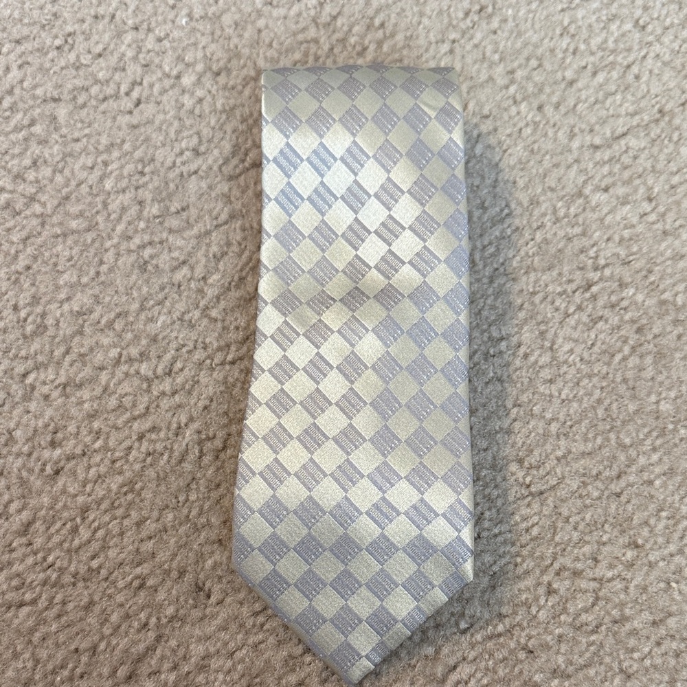 Calvin Klein Elegant Silver and Cream Tie